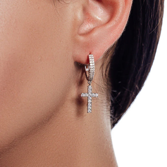 Pendiente de aro con cruz de moissanita chapado en rodio en plata de ley 925