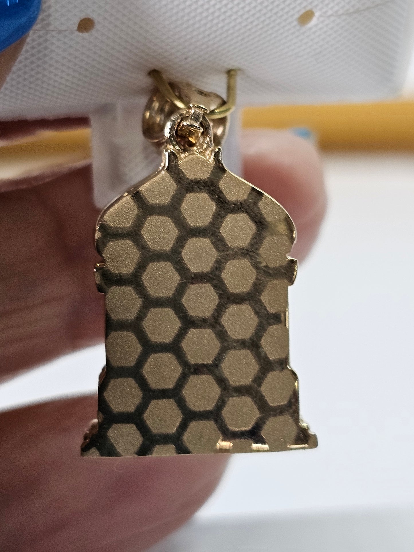 14K Tri-Color Gold Virgin Mary Shrine Pendant - Dige 14K Oro 3 Colores Templo de Virgen de Guadalupe