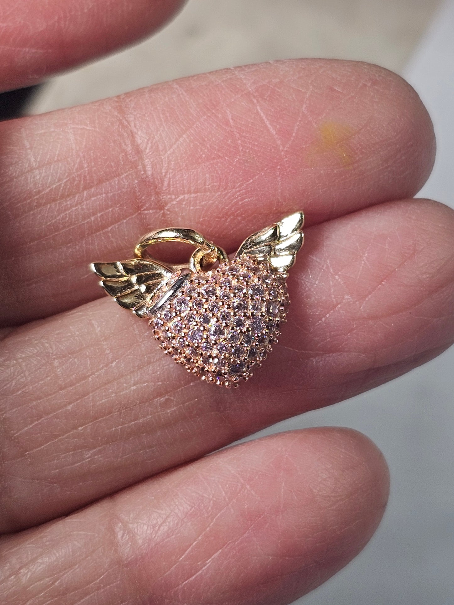 Corazón 14k Oro Cubic Zirconia Rosa Con Alas