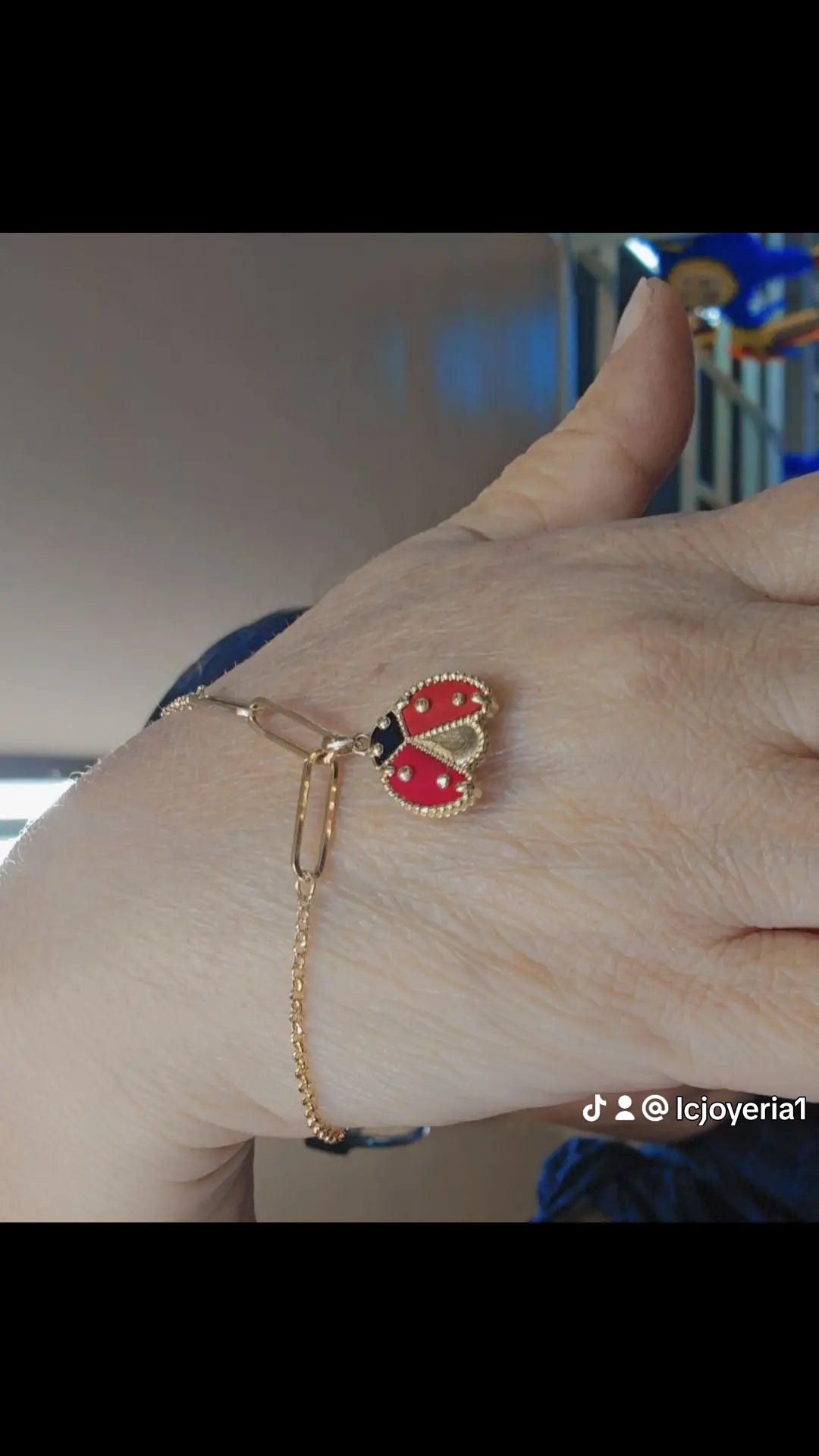 14K Gold Ladybug Bracelet - Brazalete 14K Catarina