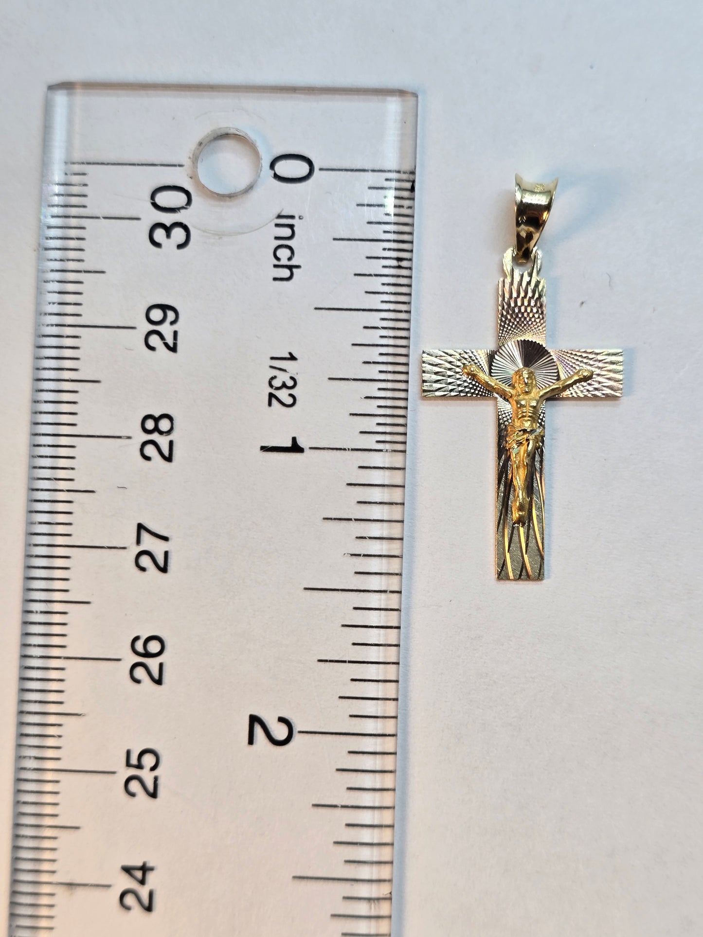 14K Gold Cross Pendant - Cruz 14K con Crucifijo