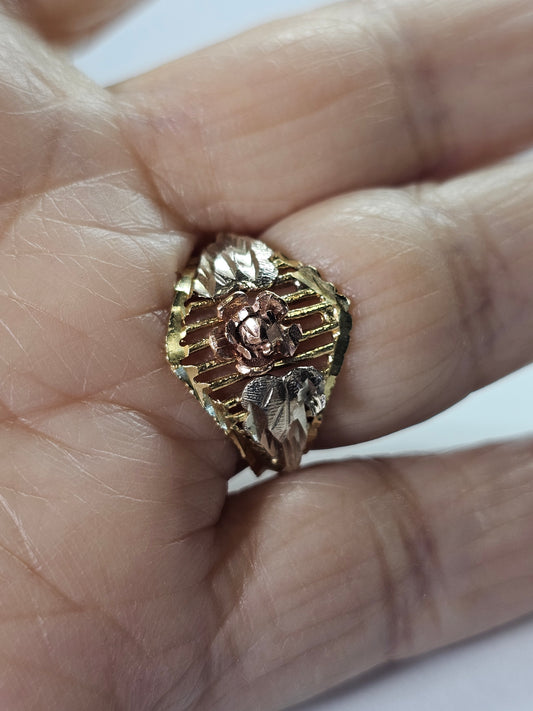 14K Gold 3-Tone Ring with Rose - Anillo con Rosa 3 tonos 14k