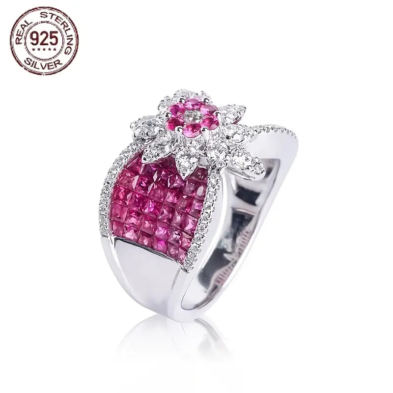 Anillo de Corona de Zirconia Sintética Roja con Baño de Oro Blanco y Baño de Plata  925