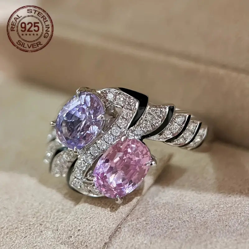 Anillo de Lujo Ligero para Mujer en Plata de Ley 925 con Baño de Oro Blanco y Engastado con Circonita Sintética Morado Rosado en Dos Tonos