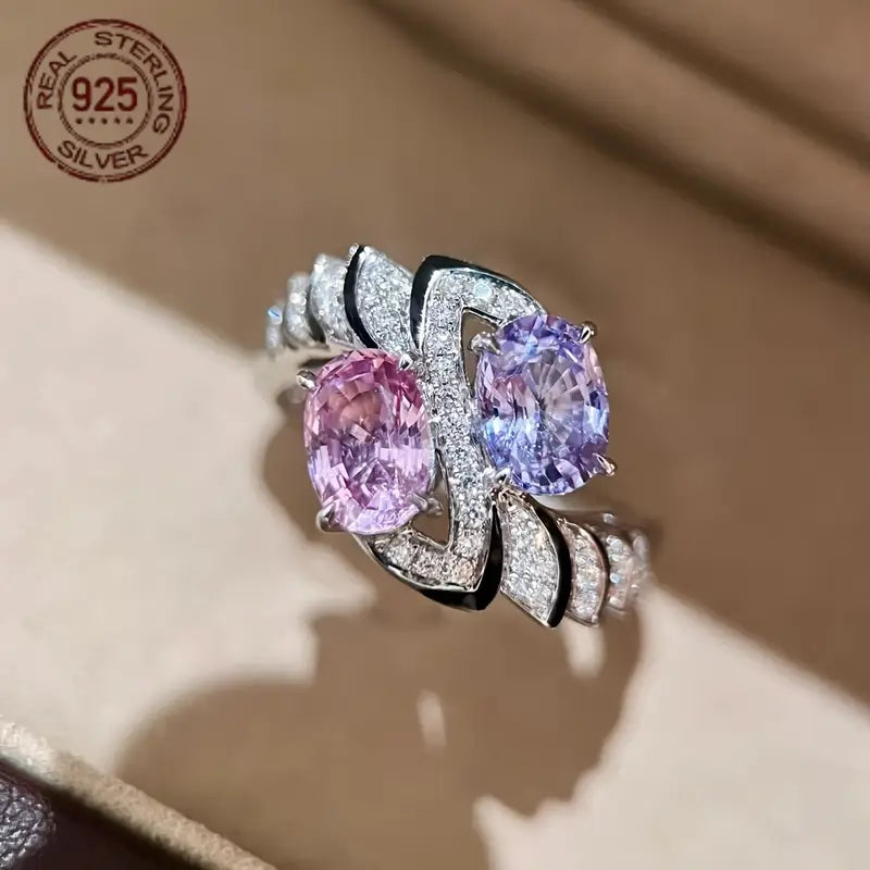 Anillo de Lujo Ligero para Mujer en Plata de Ley 925 con Baño de Oro Blanco y Engastado con Circonita Sintética Morado Rosado en Dos Tonos