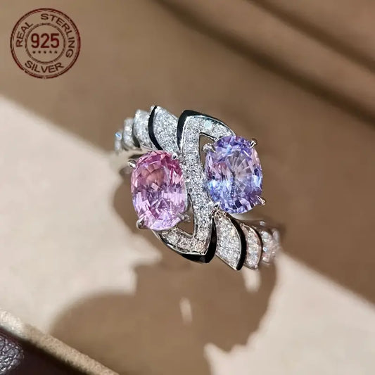 Anillo de Lujo Ligero para Mujer en Plata de Ley 925 con Baño de Oro Blanco y Engastado con Circonita Sintética Morado Rosado en Dos Tonos