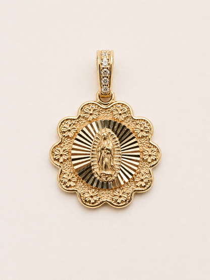Dije Virgen de Guadalupe Oro 14K Diseño Floral Zirconia