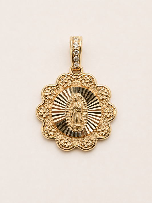 Dije Virgen de Guadalupe Oro 14K Diseño Floral Zirconia