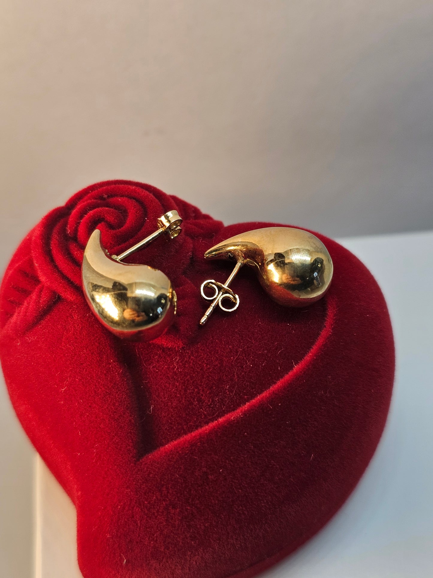 14K Italian Gold Tear Drop Earrings - Aretes de Gota 14k Oro Italiano