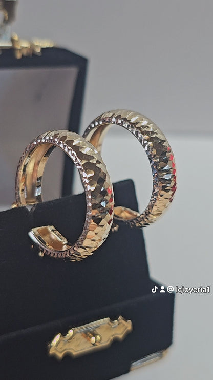 14K Gold Diamond Cut Hoop Earrings - Arracada 14k oro corte de brillo