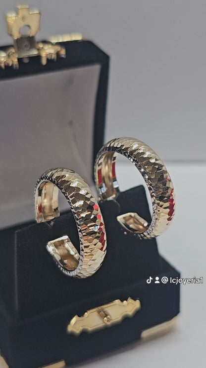 14K Gold Diamond Cut Hoop Earrings - Arracada 14k oro corte de brillo