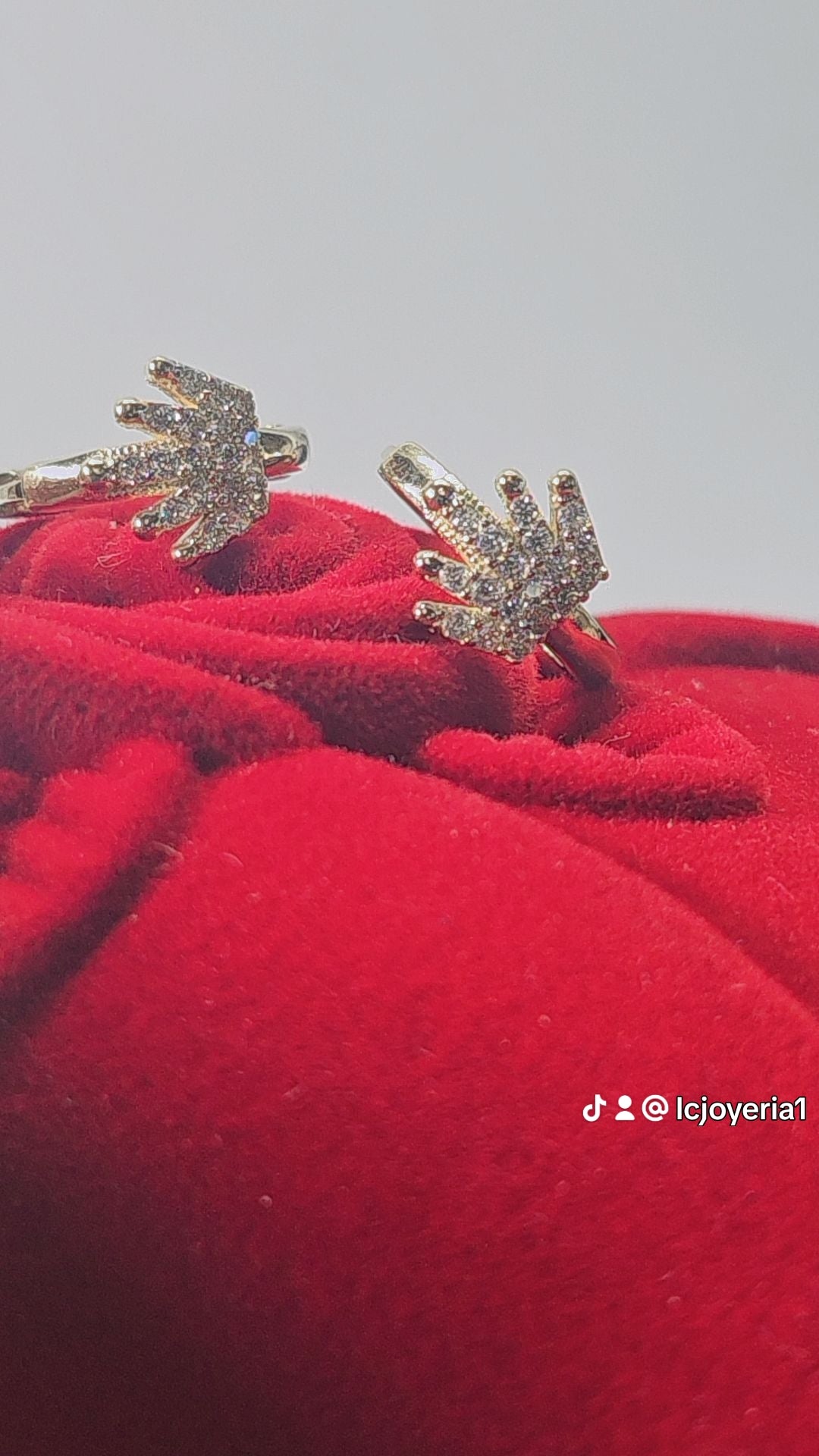 Aretes 14k huggie corona