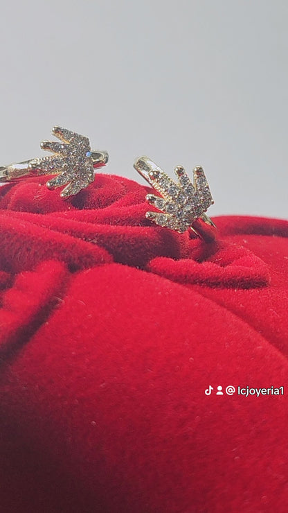 14K Gold Huggies Crown Earrings - Aretes 14k huggie corona
