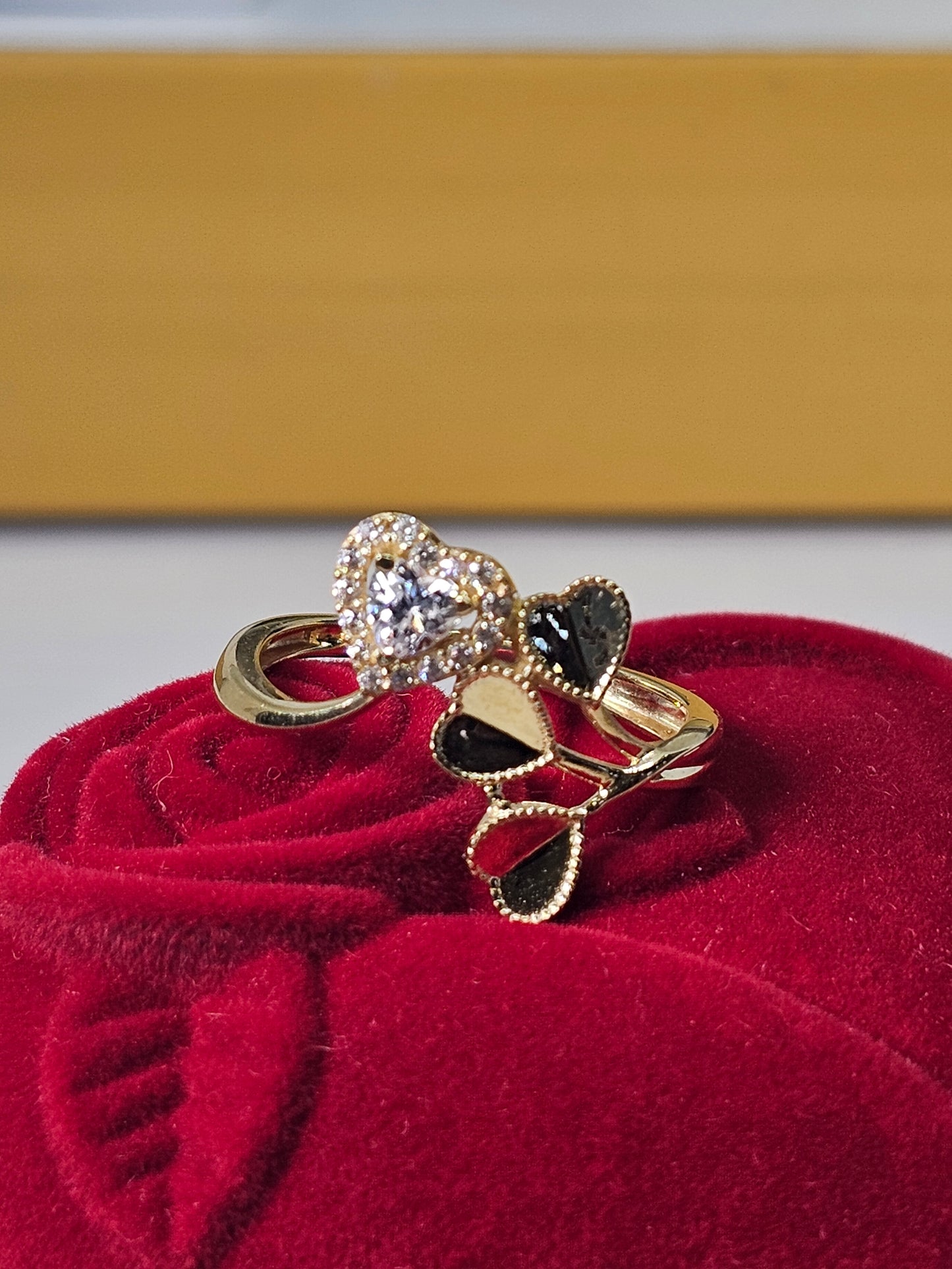 Anillo 14k corazónes