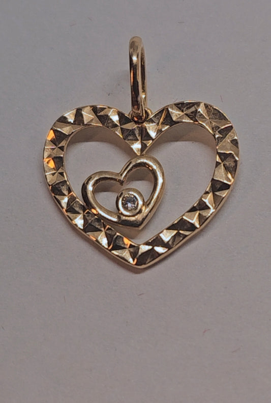 14K Gold Heart within a Heart Pendant - Dige de Corazón  clasico en Oro Solido 14K