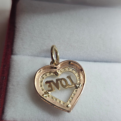 14K Gold Heart w/Love Pendant - Corazón Con Love 14k Oro Cubic Zirconia