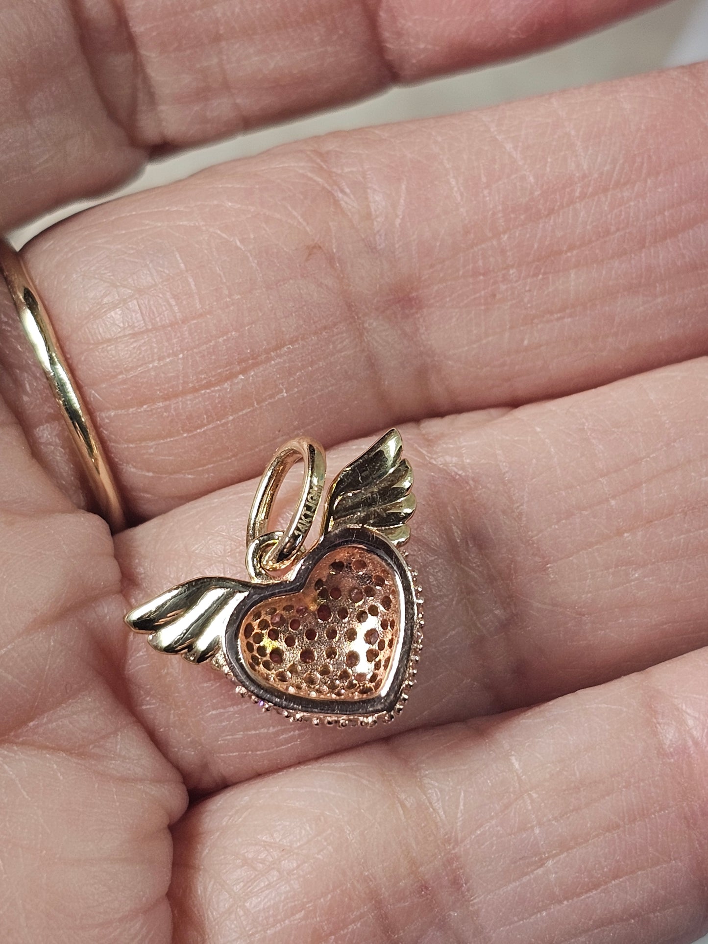 Corazón 14k Oro Cubic Zirconia Rosa Con Alas