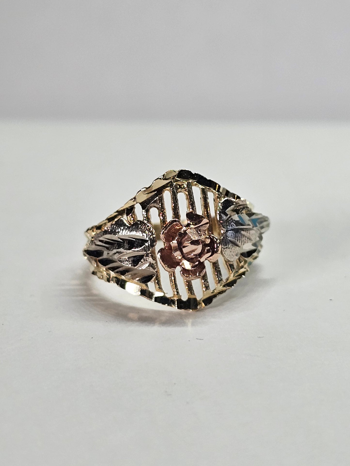 Anillo con Rosa 3 tonos  14k