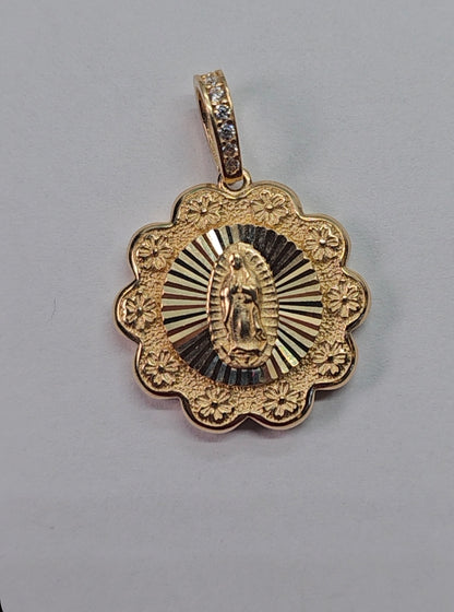 Dije Virgen de Guadalupe Oro 14K Diseño Floral Zirconia