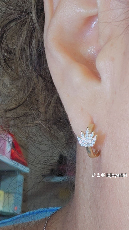 14K Gold Huggies Crown Earrings - Aretes 14k huggie corona
