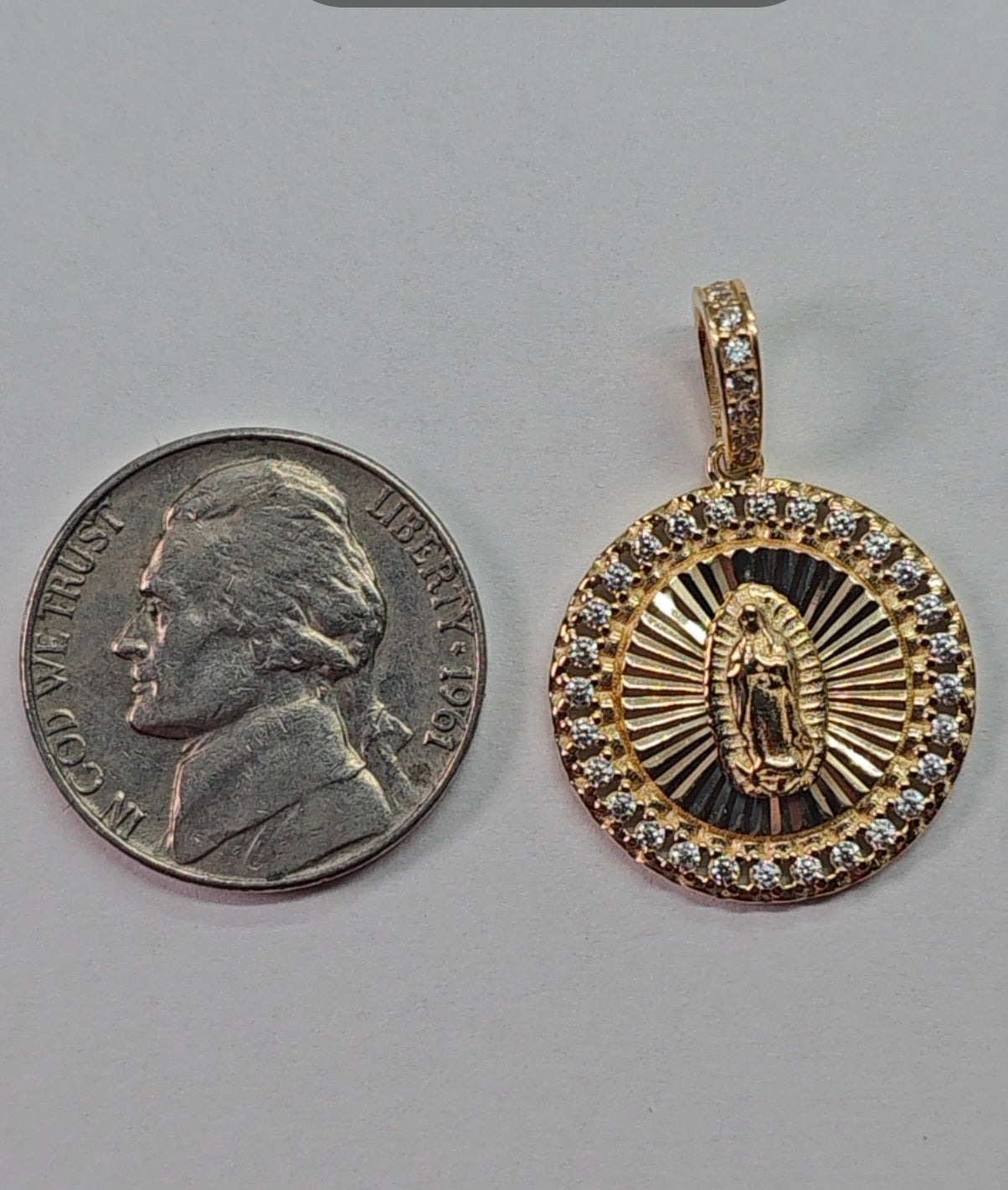 Dije Virgen de Guadalupe en Oro 14K con Brillo de Zirconias