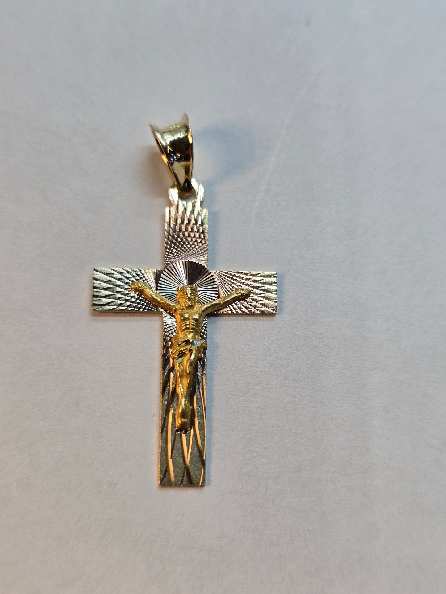 14K Gold Cross Pendant - Cruz 14K con Crucifijo