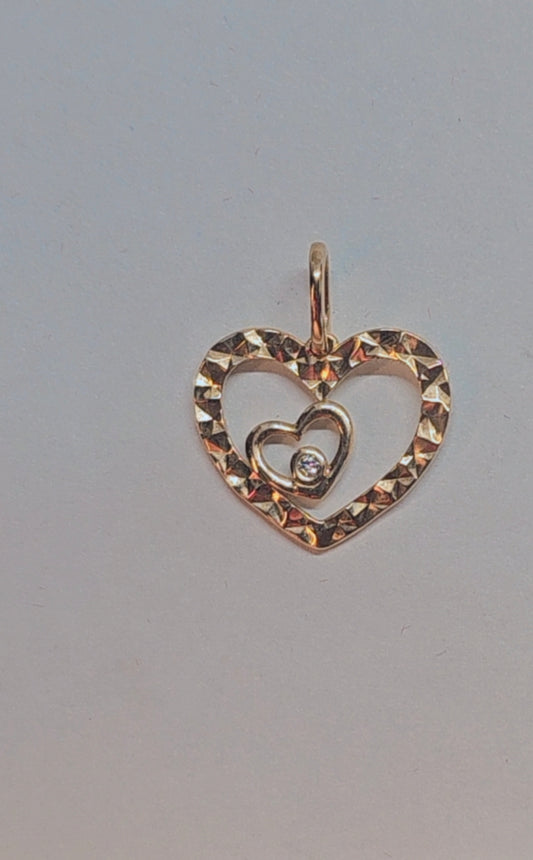 14K Gold Heart within a Heart Pendant - Dige de Corazón  clasico en Oro Solido 14K