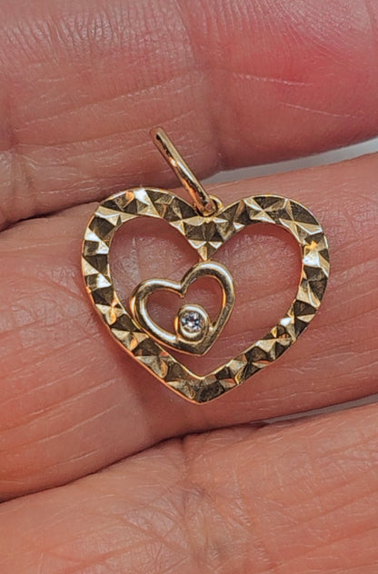 14K Gold Heart within a Heart Pendant - Dige de Corazón  clasico en Oro Solido 14K