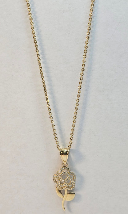 14K Gold Rose Pendant w/ Chain - Dige de Rosa Con Cadena 14k Oro