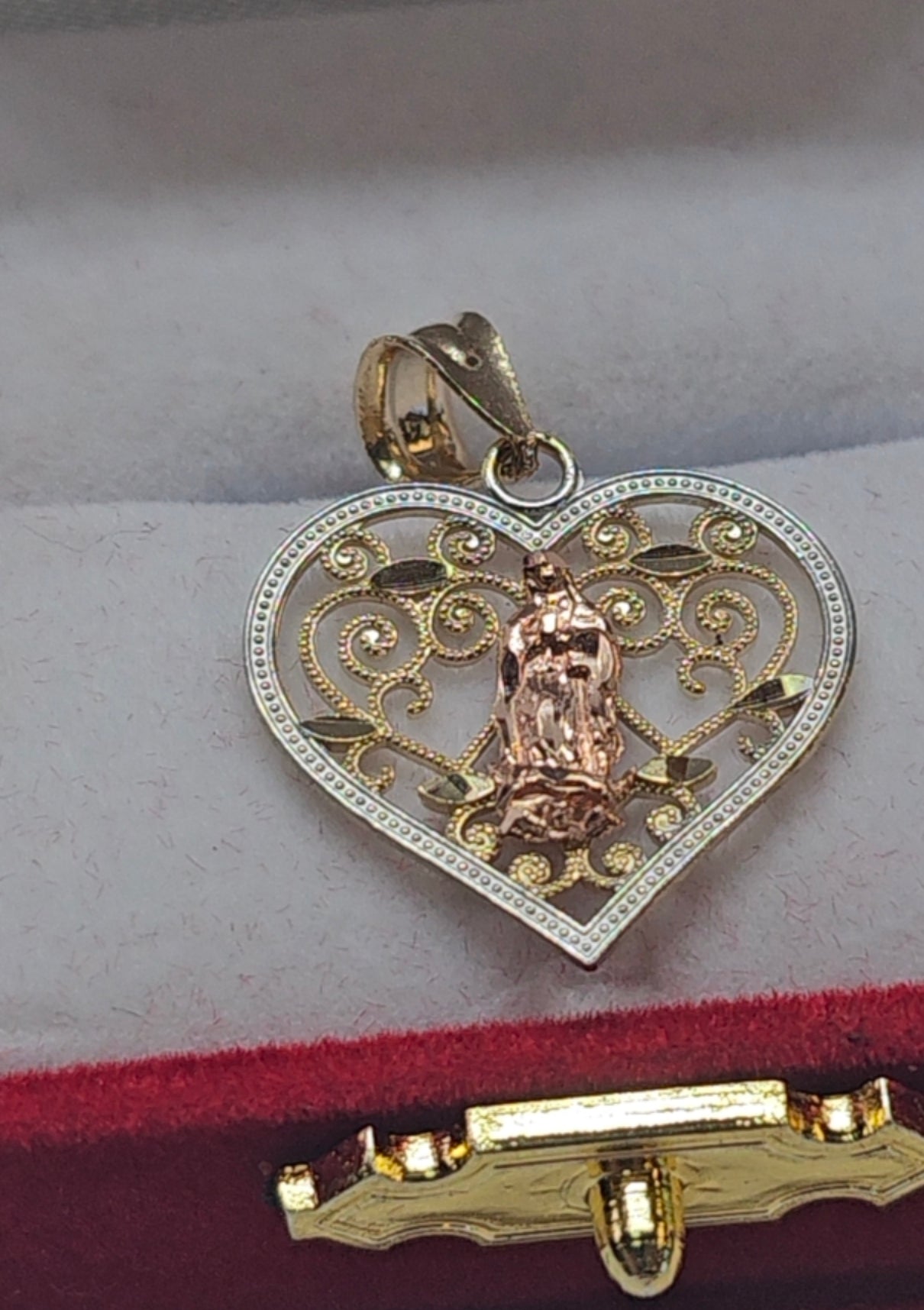 14K Gold Heart Virgin Mary Pendant - Dige Virgen de Guadalupe Corazón Oro 14K