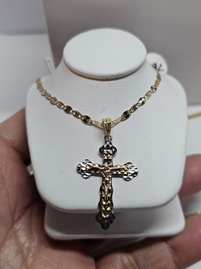 Dige Cristo con Cadena 14k Tres Tonos de Oro