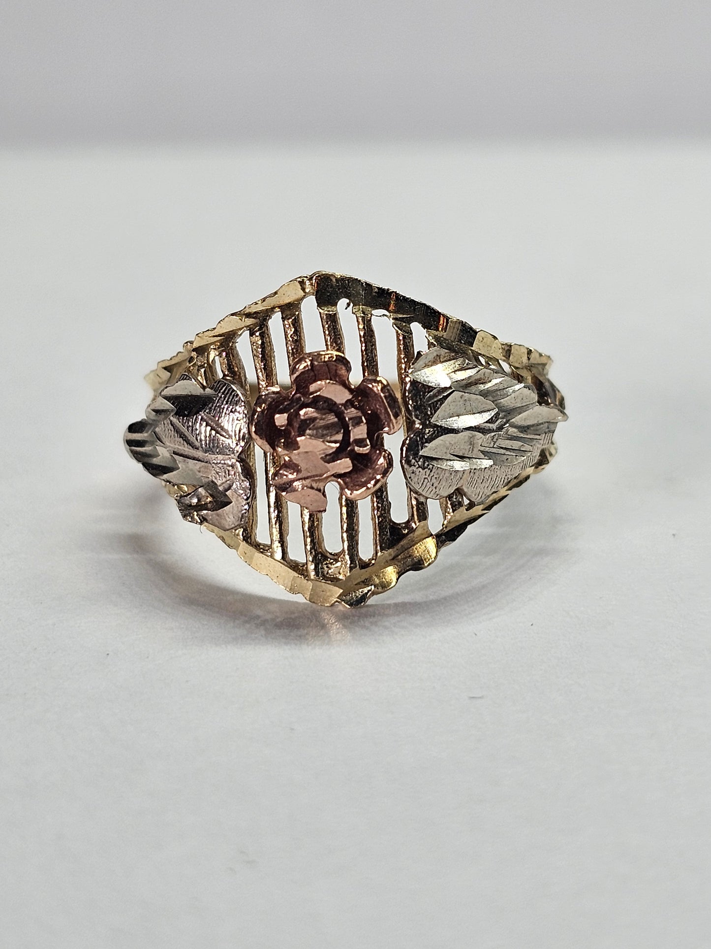 Anillo con Rosa 3 tonos  14k