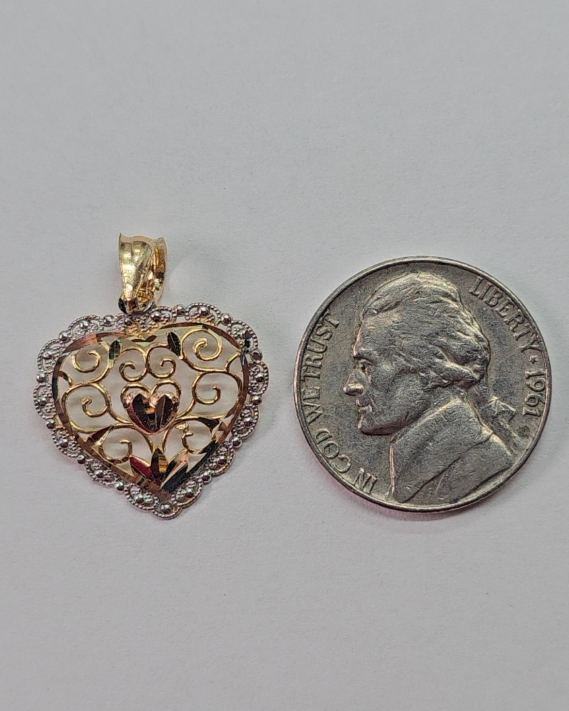 Dije Corazón Oro 14K Diseño Elegante con Zirconias Brillantes