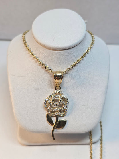 14K Gold Rose Pendant w/ Chain - Dige de Rosa Con Cadena 14k Oro