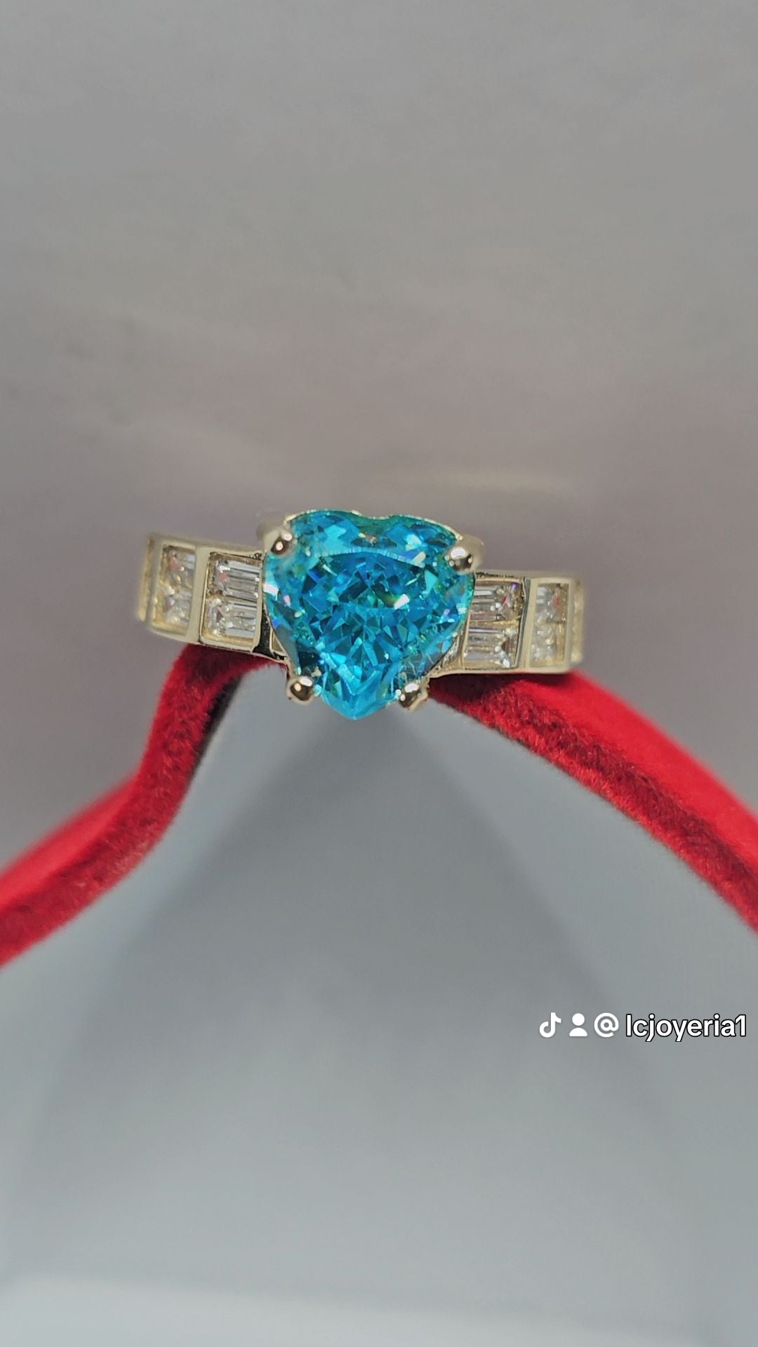 Anillo 14k corazón Azul