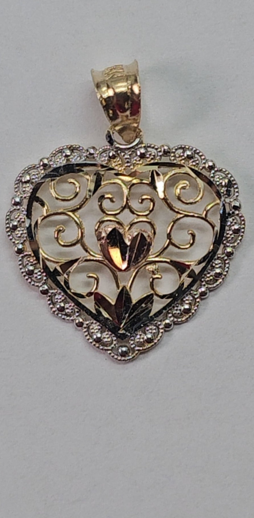 Dije Corazón Oro 14K Diseño Elegante con Zirconias Brillantes