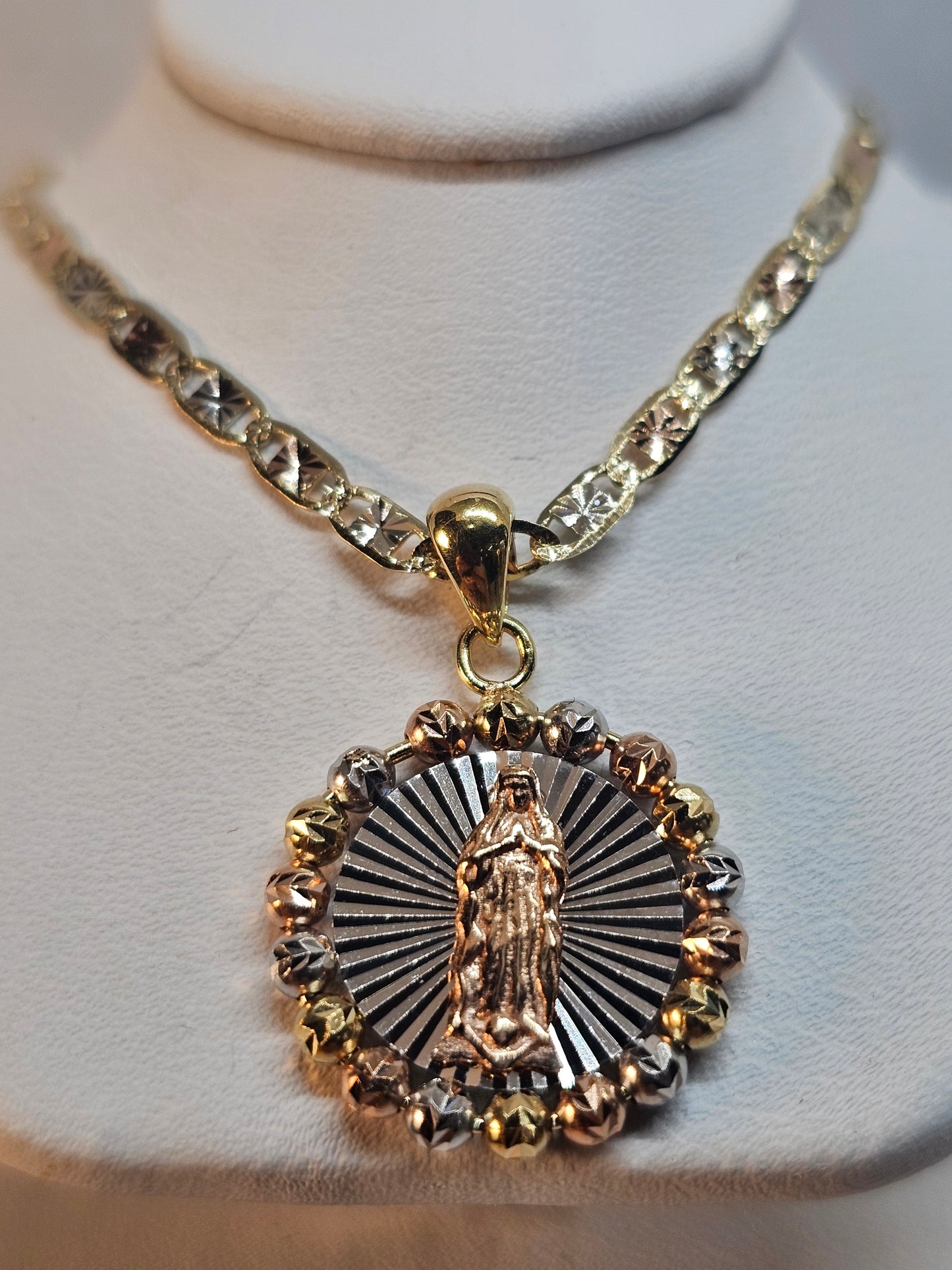 Dige Virgen de Guadalupe y cadena 14k oro