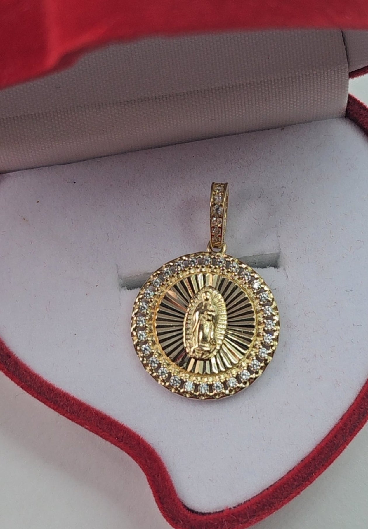 Dije Virgen de Guadalupe en Oro 14K con Brillo de Zirconias
