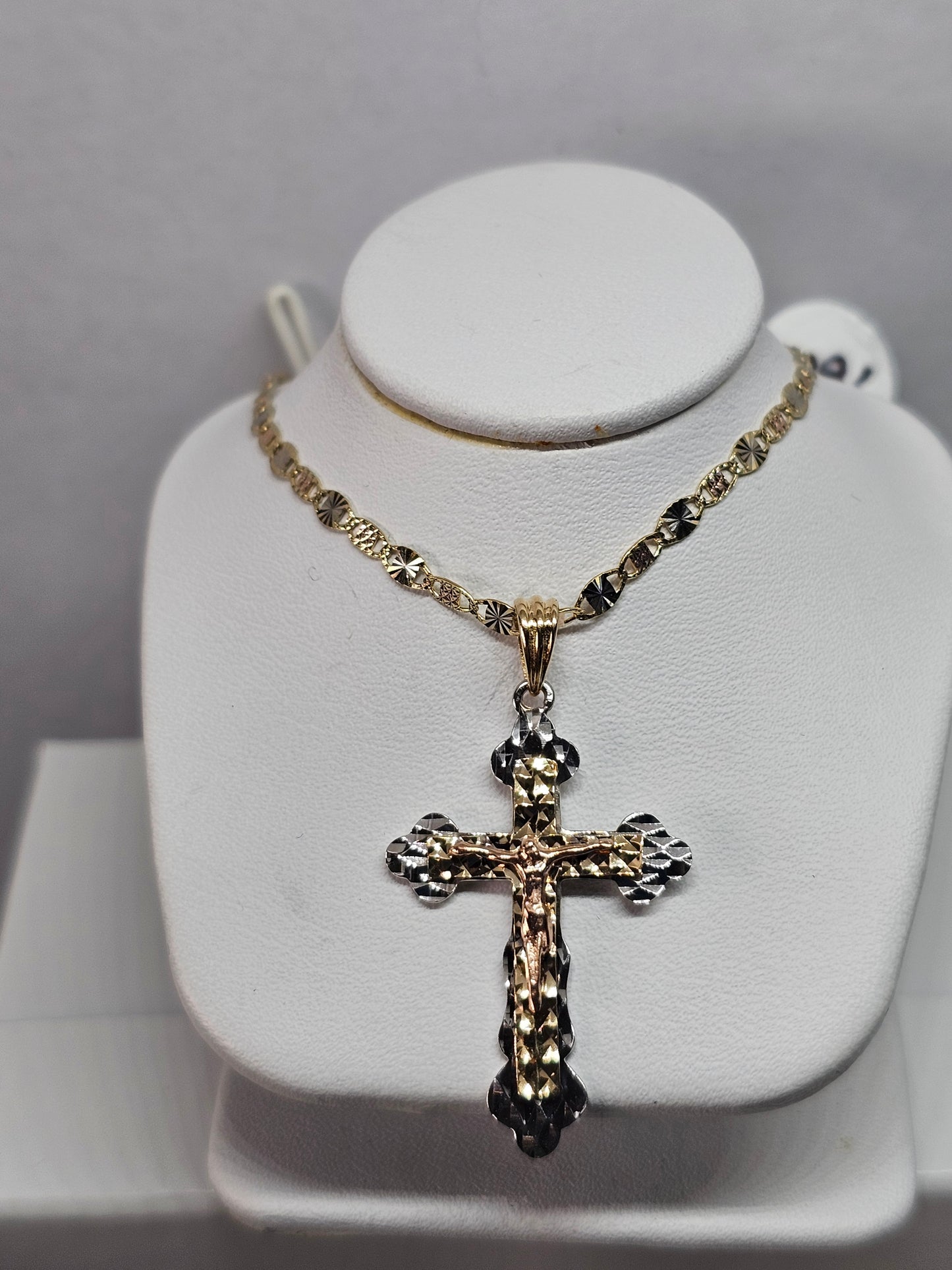 Dige cristo incluida cadena 14k 3 tonos de oro
